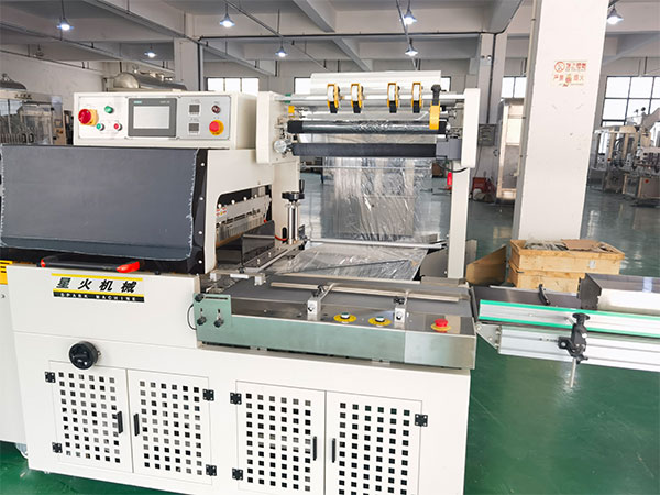 保温材料热收缩包装机